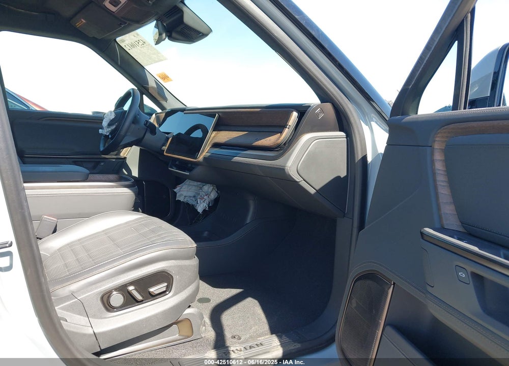 2025 RIVIAN R1T ASCEND TRI MOTOR MAX PACK/PREMIUM TRI MOTOR MAX PACK VIN: 7FCTGCAP2SN036357