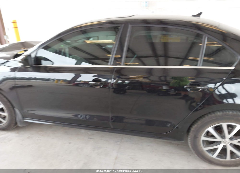 2017 VOLKSWAGEN JETTA VIN: 3VWDB7AJXHM272766