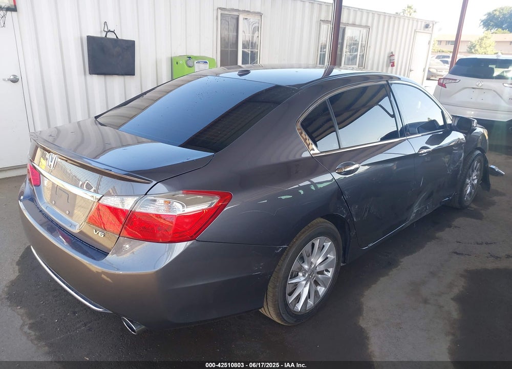 2015 HONDA ACCORD VIN: 1HGCR3F81FA023373
