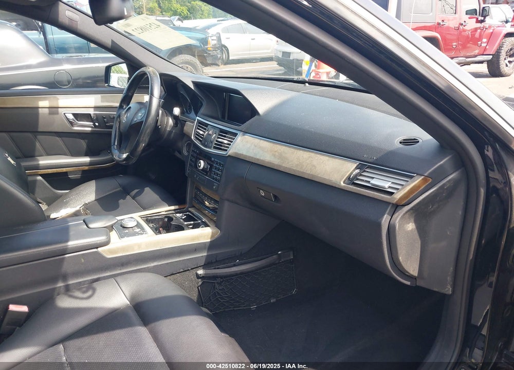 2010 MERCEDES-BENZ E VIN: WDDHF8HB7AA220243