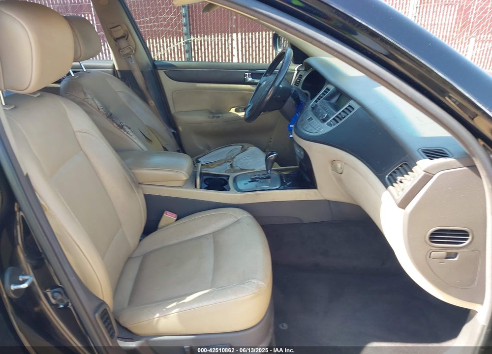 2009 HYUNDAI GENESIS VIN: KMHGC46E29U026827