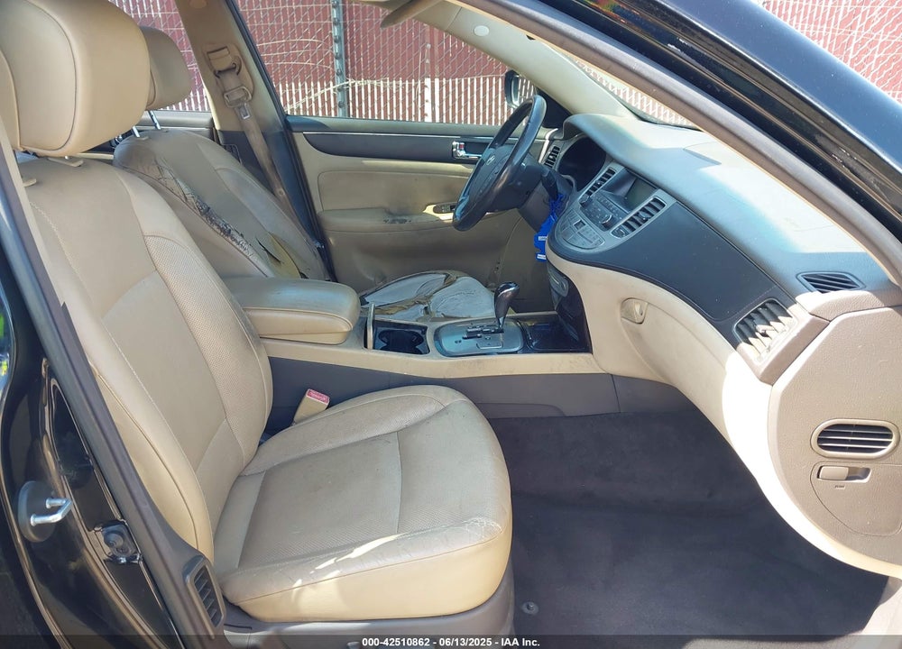 2009 HYUNDAI GENESIS VIN: KMHGC46E29U026827
