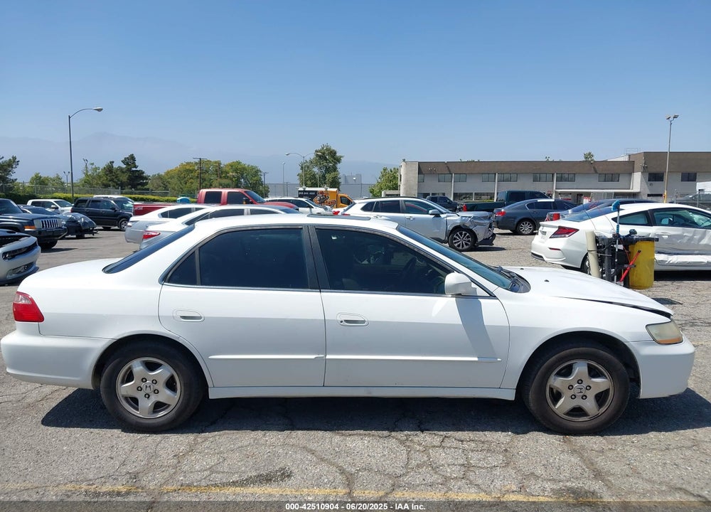 1998 HONDA ACCORD EX V6 VIN: 1HGCG165XWA068781