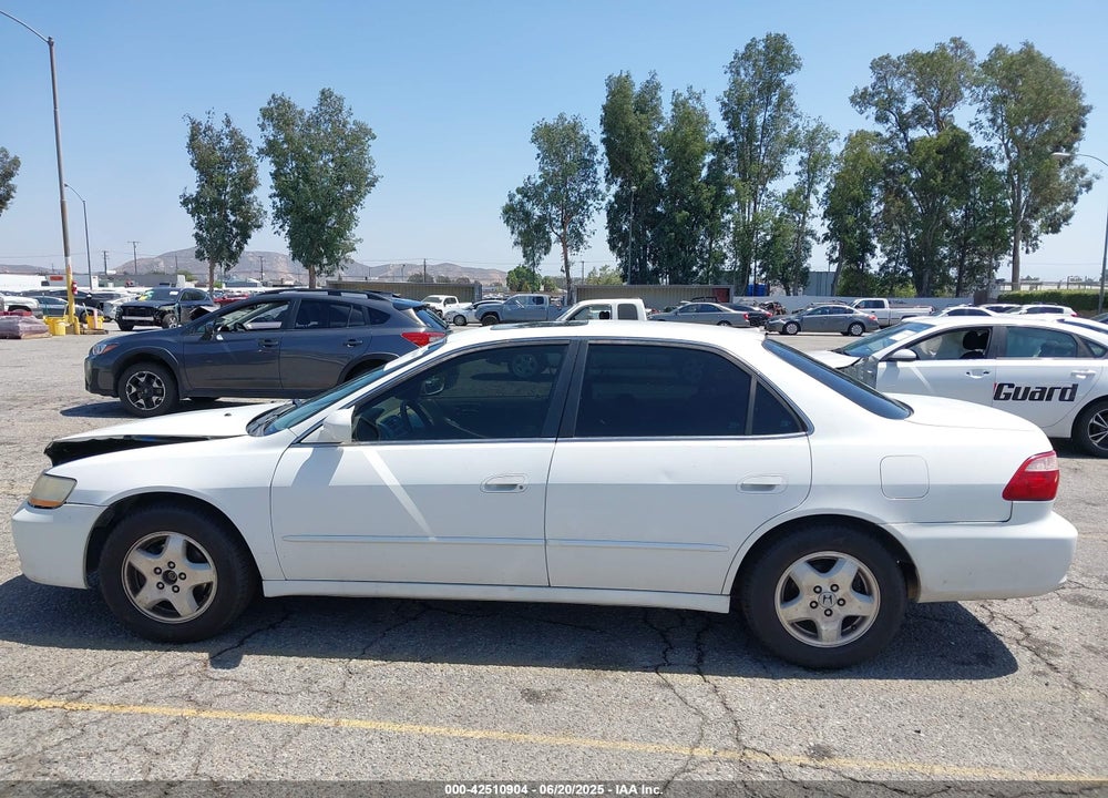 1998 HONDA ACCORD EX V6 VIN: 1HGCG165XWA068781