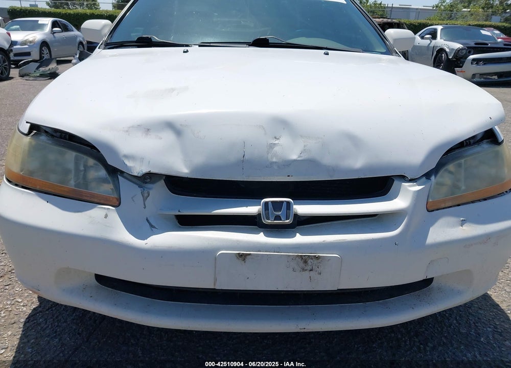 1998 HONDA ACCORD EX V6 VIN: 1HGCG165XWA068781