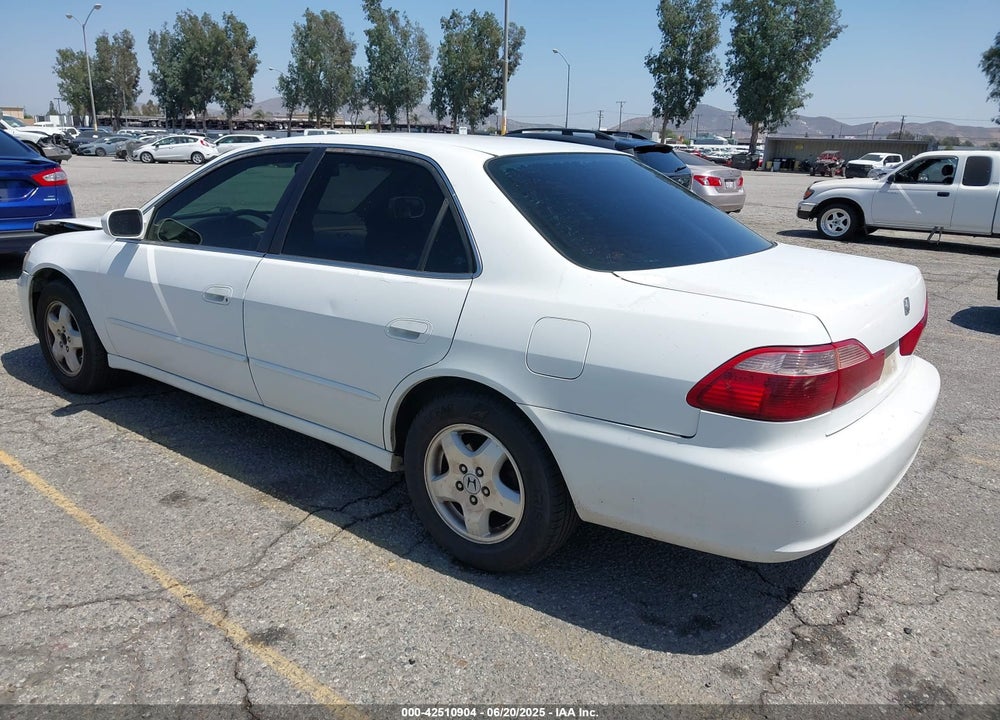 1998 HONDA ACCORD EX V6 VIN: 1HGCG165XWA068781