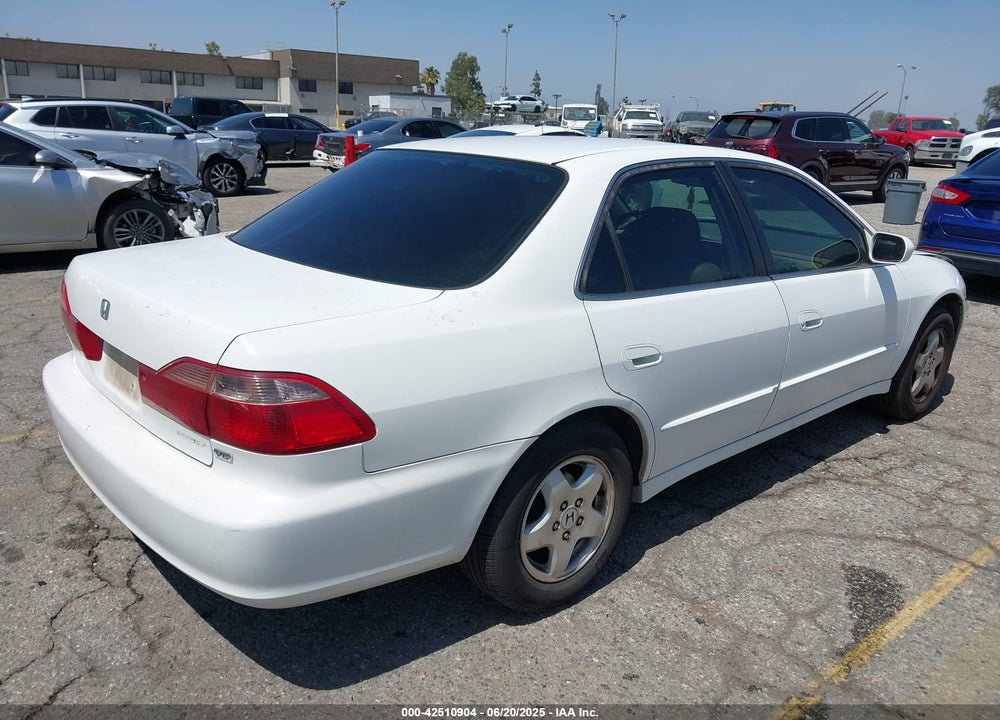 1998 HONDA ACCORD EX V6 VIN: 1HGCG165XWA068781