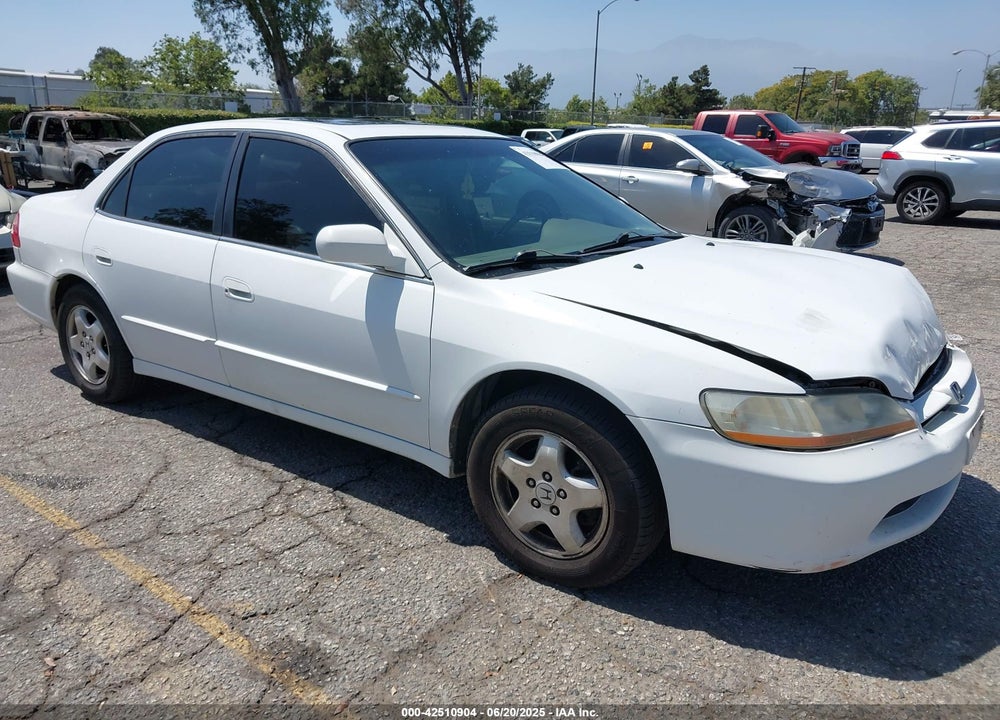 1998 HONDA ACCORD EX V6 VIN: 1HGCG165XWA068781
