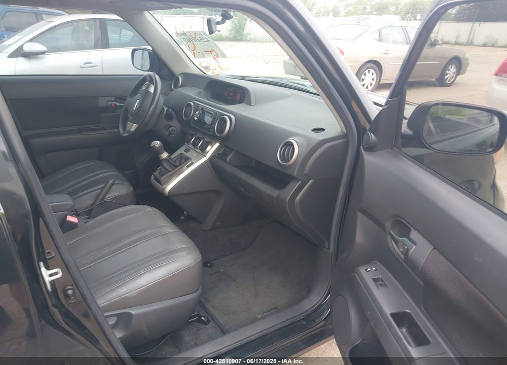 2008 SCION XB VIN: JTLKE50EX81039031