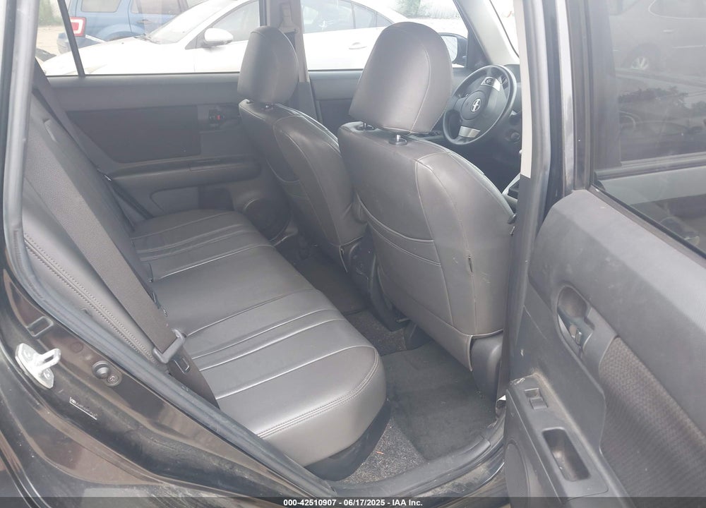 2008 SCION XB VIN: JTLKE50EX81039031