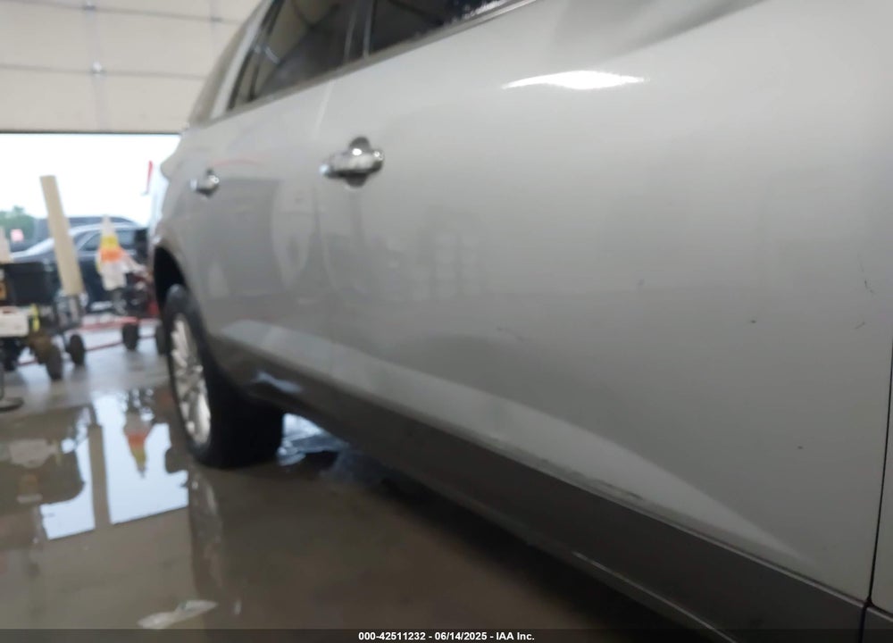 2011 BUICK ENCLAVE VIN: 5GAKRAED6BJ340770