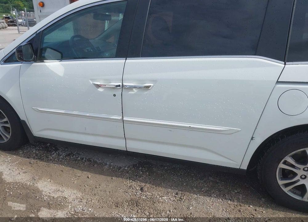 2011 HONDA ODYSSEY EX-L VIN: 5FNRL5H60BB026171