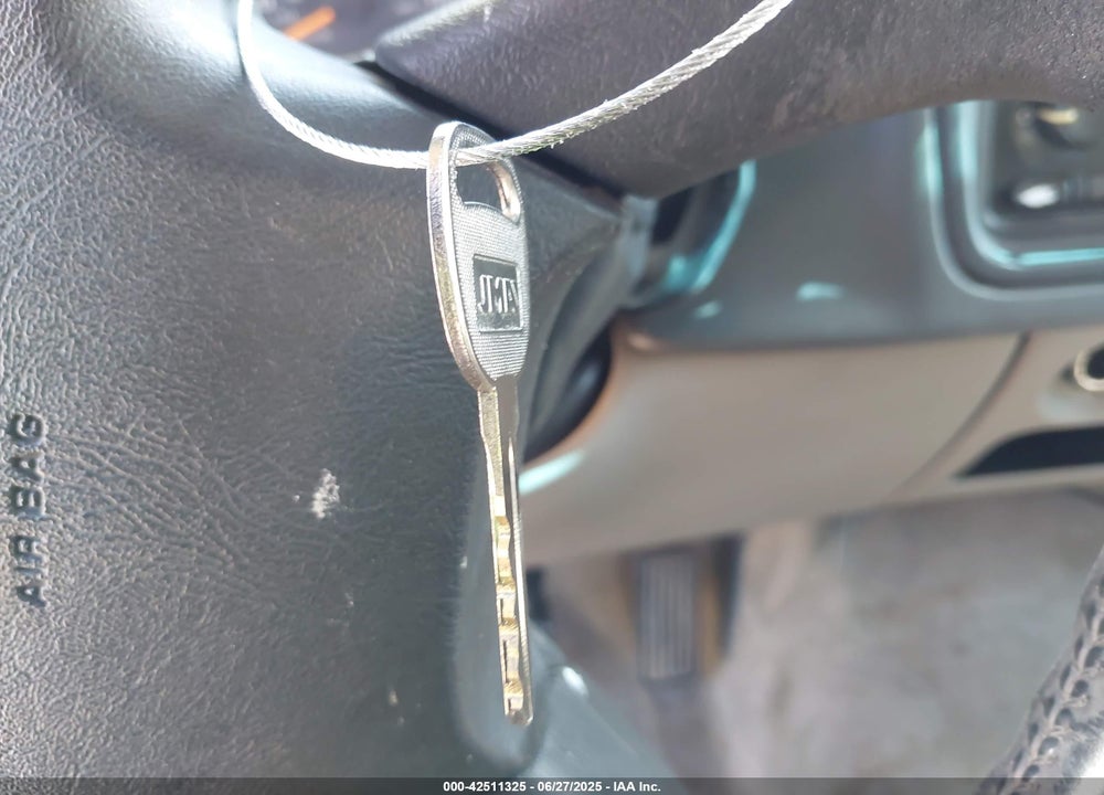 2004 GMC YUKON XL 1500 SLE VIN: 1GKEC16Z74J307226