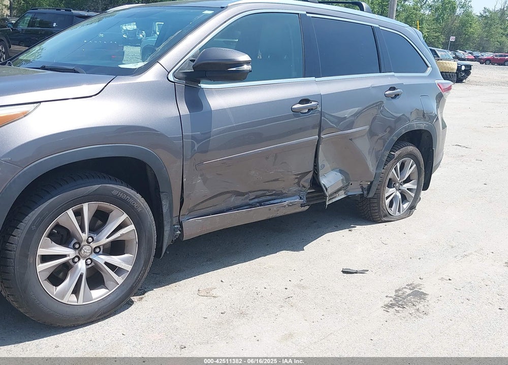 2015 TOYOTA HIGHLANDER XLE V6 VIN: 5TDJKRFH5FS116882