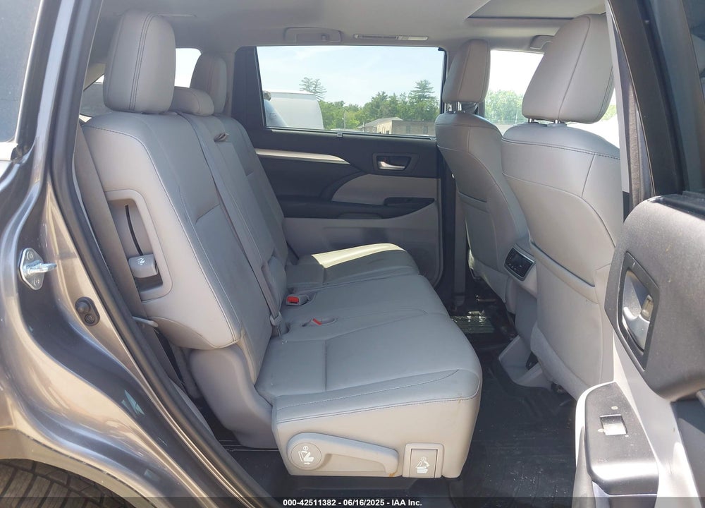 2015 TOYOTA HIGHLANDER XLE V6 VIN: 5TDJKRFH5FS116882