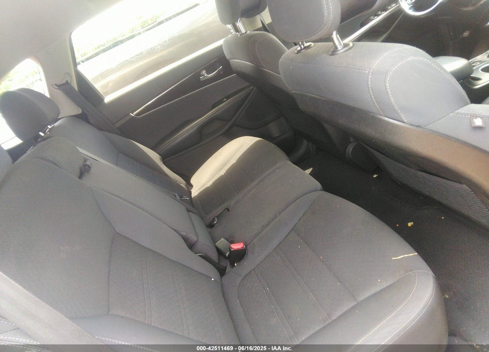2016 KIA SORENTO VIN: 5XYPG4A3XGG096234