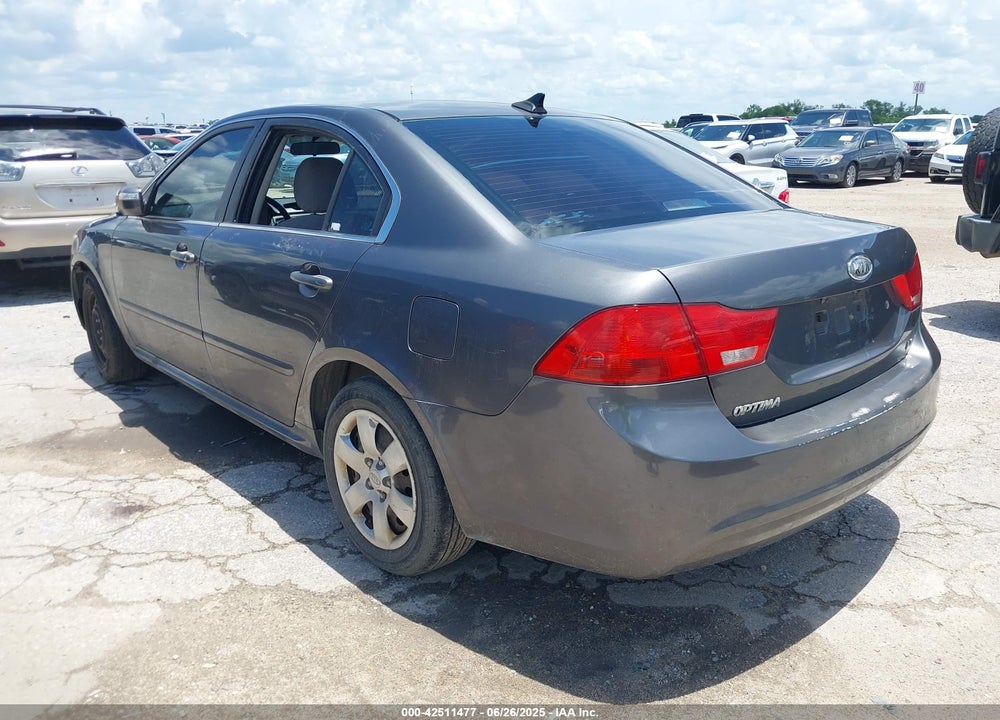 2009 KIA OPTIMA VIN: KNAGE228895322011