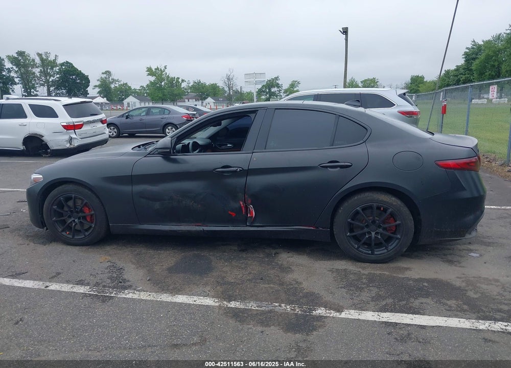 2018 ALFA ROMEO GIULIA VIN: ZARFAEDN0J7596915