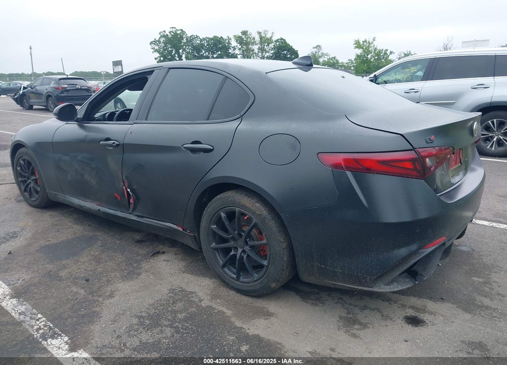 2018 ALFA ROMEO GIULIA VIN: ZARFAEDN0J7596915
