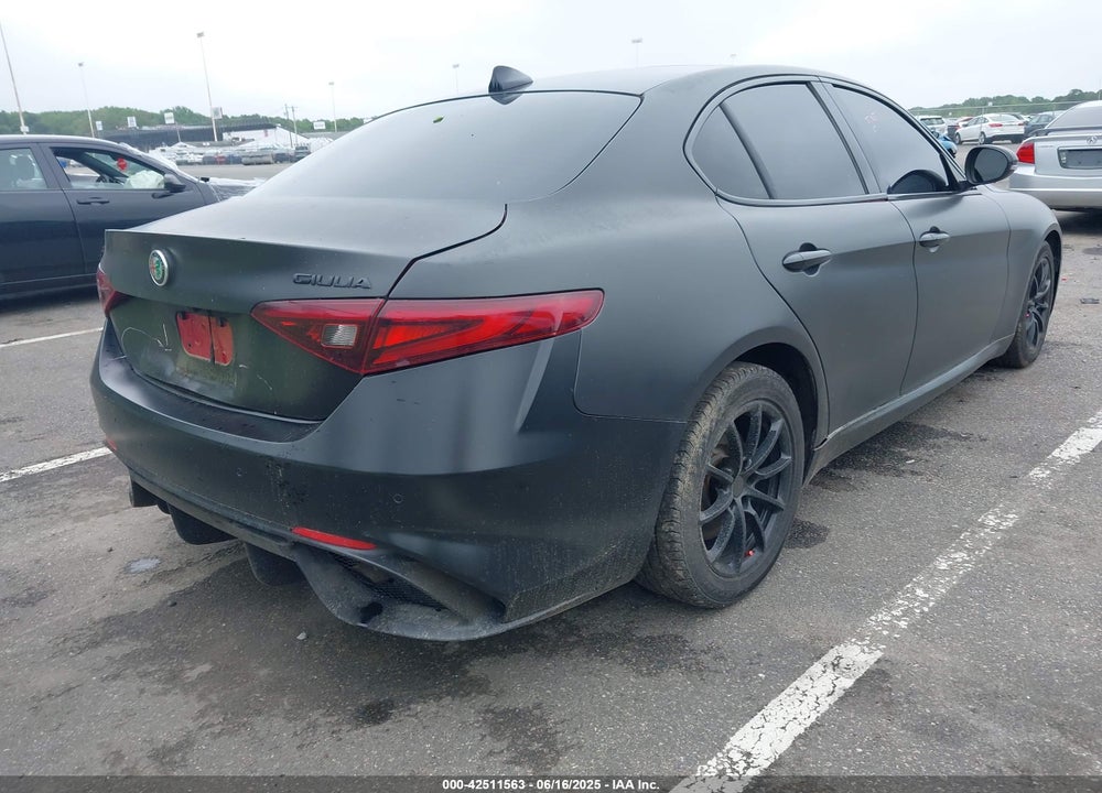 2018 ALFA ROMEO GIULIA VIN: ZARFAEDN0J7596915