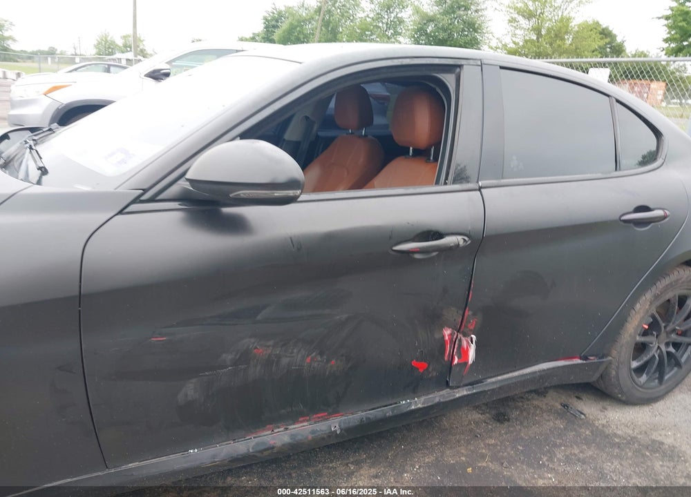 2018 ALFA ROMEO GIULIA VIN: ZARFAEDN0J7596915