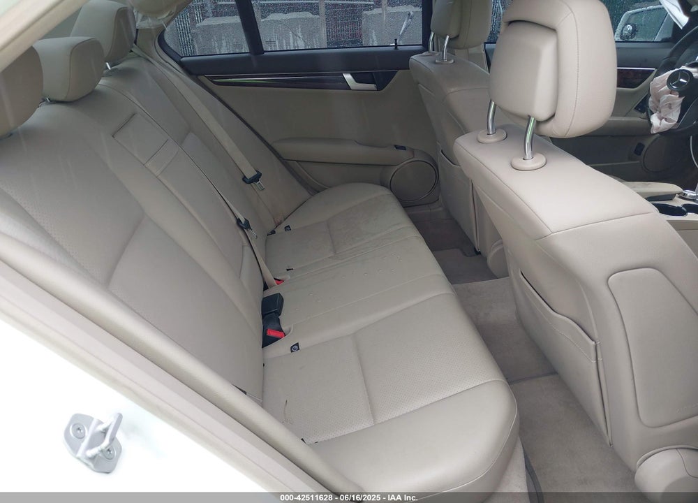 2013 MERCEDES-BENZ C 300 VIN: WDDGF8AB7DR276047