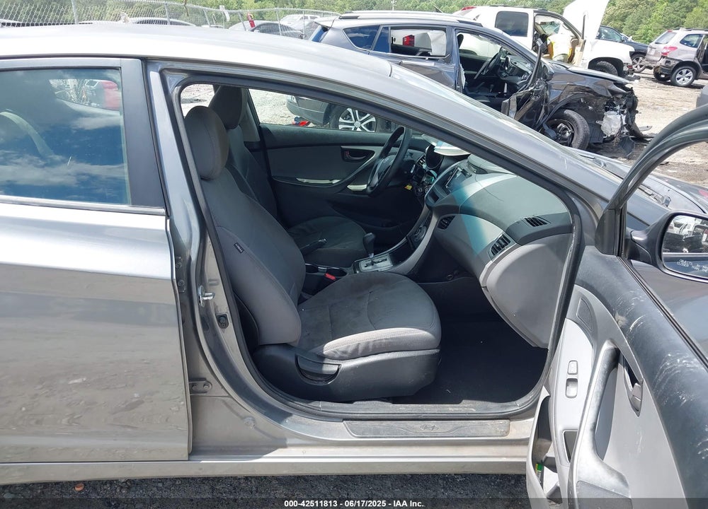 2012 HYUNDAI ELANTRA VIN: 5NPDH4AE7CH138332