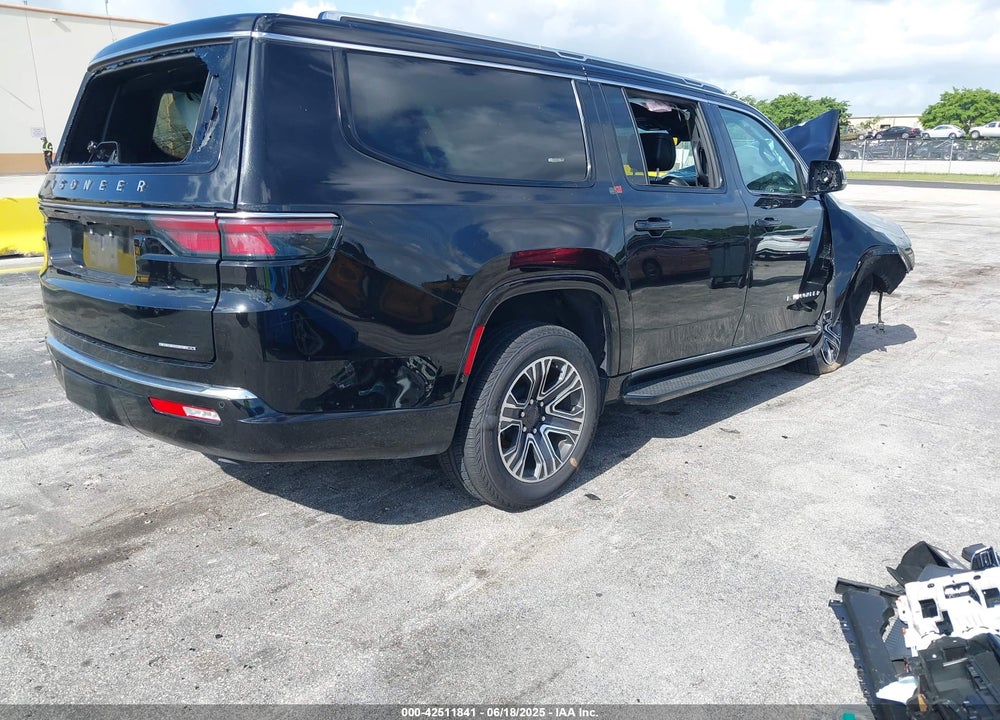 2024 JEEP WAGONEER L SERIES II 4X4 VIN: 1C4SJSBP2RS102168