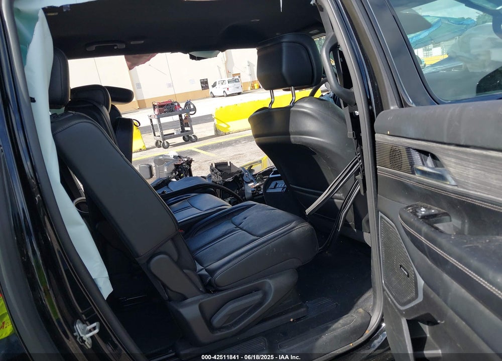 2024 JEEP WAGONEER L SERIES II 4X4 VIN: 1C4SJSBP2RS102168