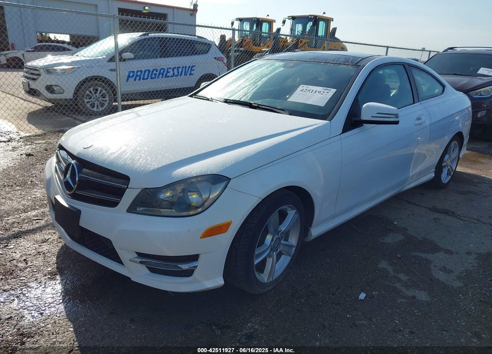 2014 MERCEDES-BENZ C CLASS VIN: WDDGJ4HB2EG292411