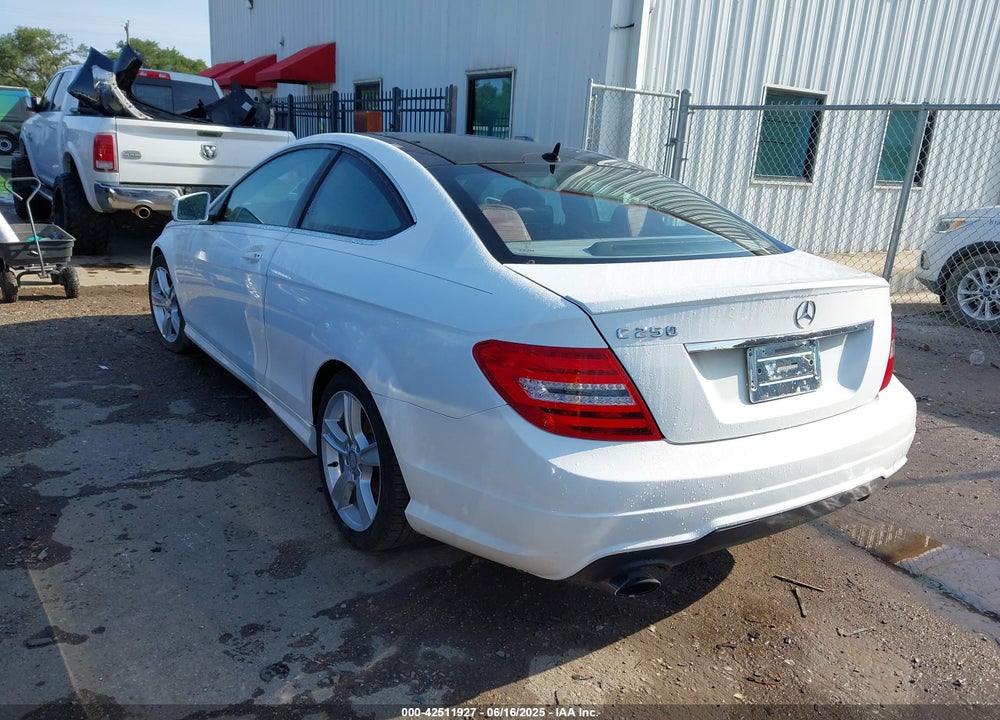 2014 MERCEDES-BENZ C CLASS VIN: WDDGJ4HB2EG292411