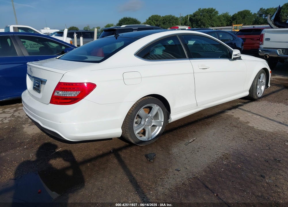 2014 MERCEDES-BENZ C CLASS VIN: WDDGJ4HB2EG292411