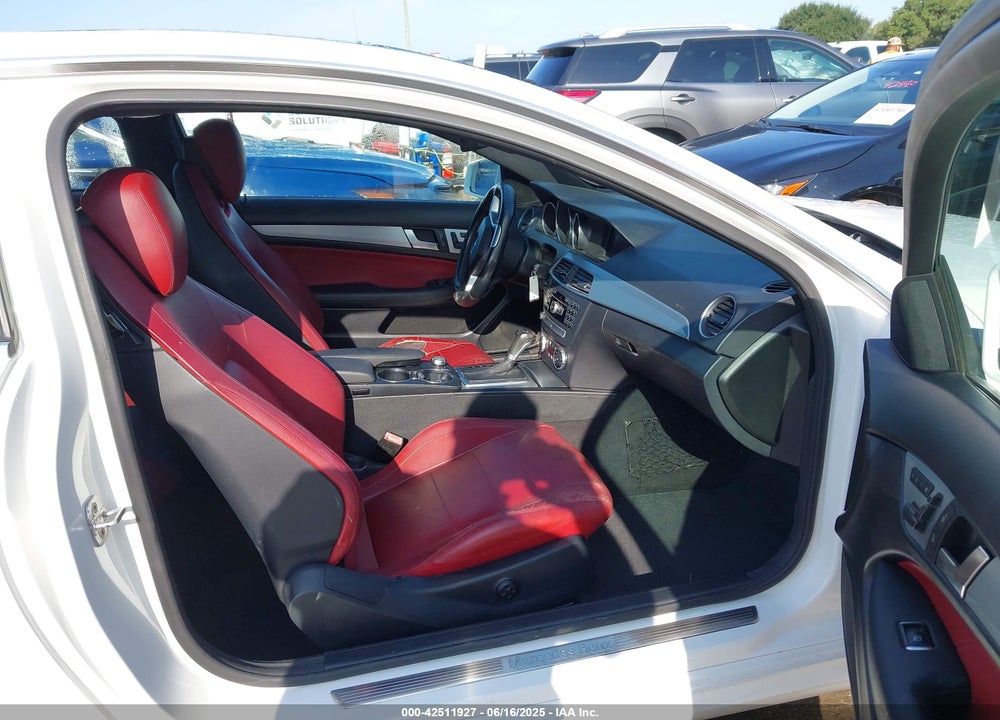 2014 MERCEDES-BENZ C CLASS VIN: WDDGJ4HB2EG292411