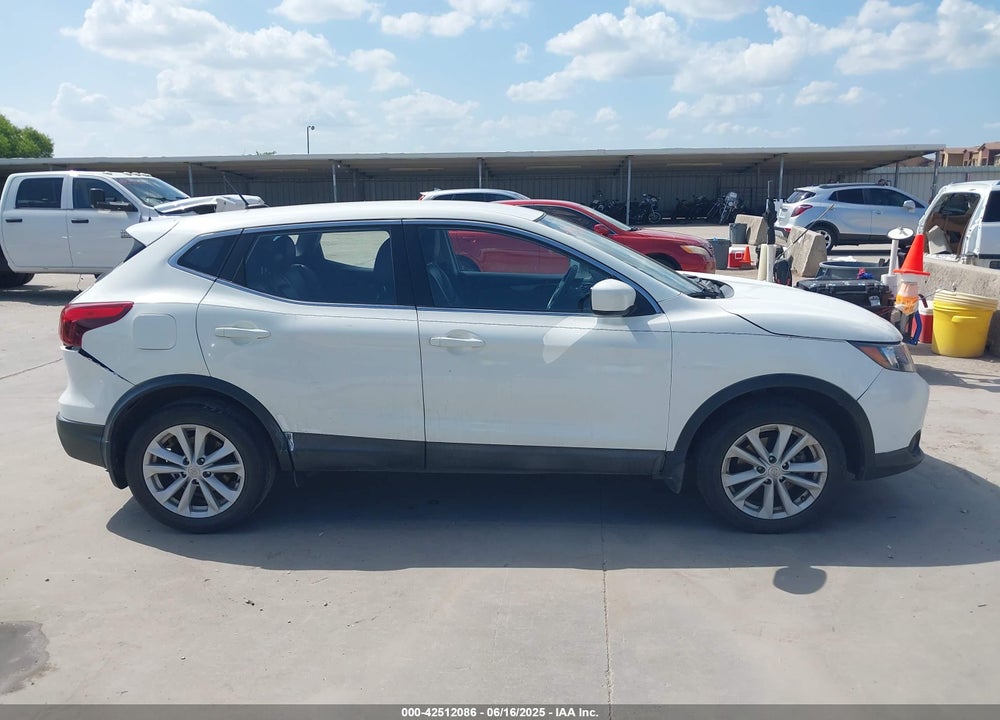 2017 NISSAN ROGUE SPORT VIN: JN1BJ1CP0HW014884