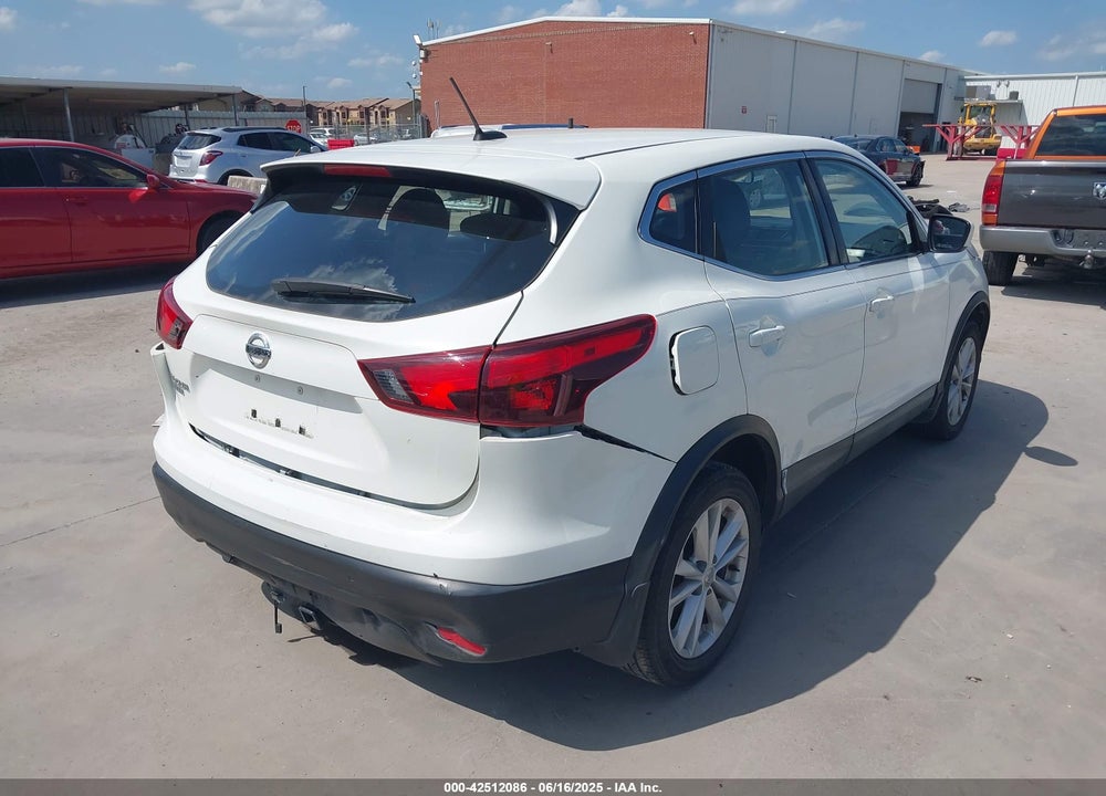 2017 NISSAN ROGUE SPORT VIN: JN1BJ1CP0HW014884