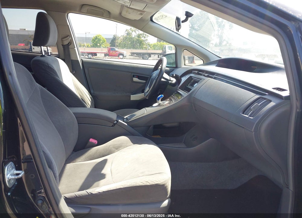 2011 TOYOTA PRIUS TWO VIN: JTDKN3DUXB0252169