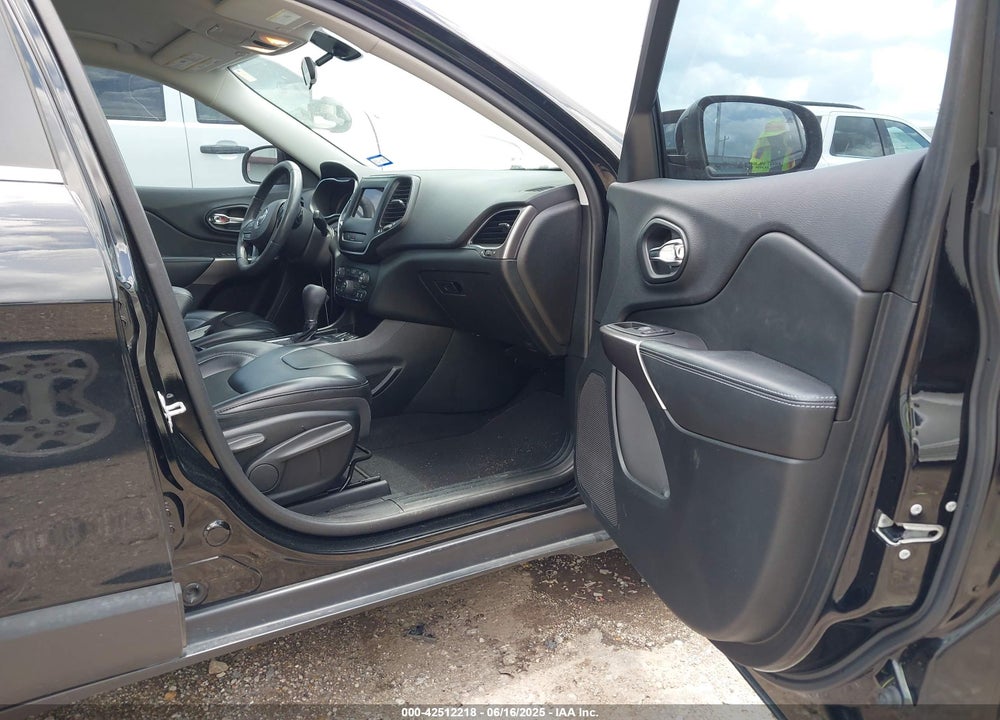 2019 JEEP CHEROKEE VIN: 1C4PJLLX9KD333220