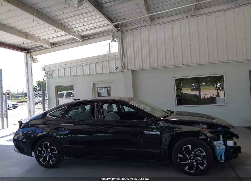 2024 HYUNDAI SONATA VIN: KMHL64JA2RA381928