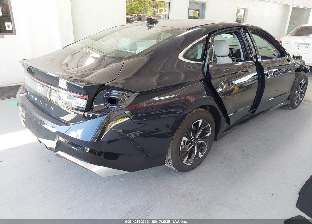 2024 HYUNDAI SONATA VIN: KMHL64JA2RA381928