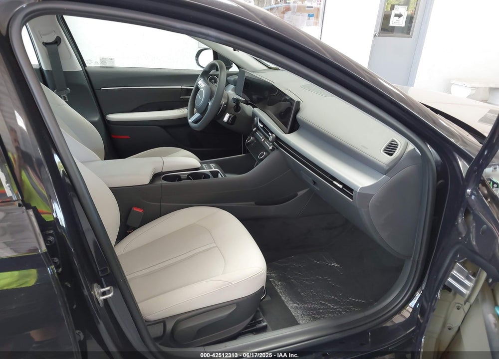 2024 HYUNDAI SONATA VIN: KMHL64JA2RA381928