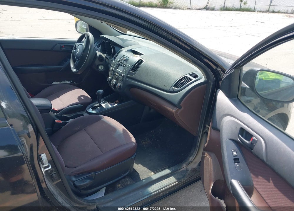 2010 KIA FORTE VIN: KNAFU4A21A5826573