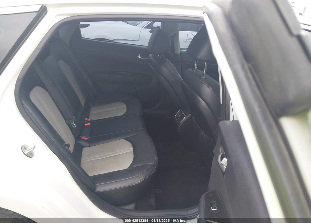 2019 KIA OPTIMA VIN: 5XXGU4L19KG344359