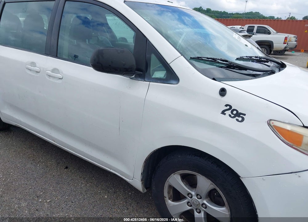 2011 TOYOTA SIENNA VIN: 5TDZK3DCXBS117074