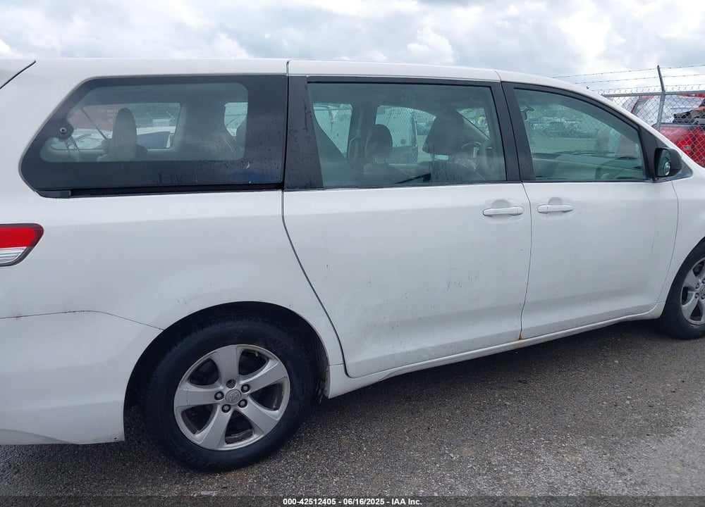 2011 TOYOTA SIENNA VIN: 5TDZK3DCXBS117074