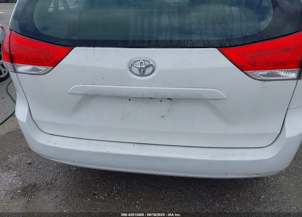 2011 TOYOTA SIENNA VIN: 5TDZK3DCXBS117074