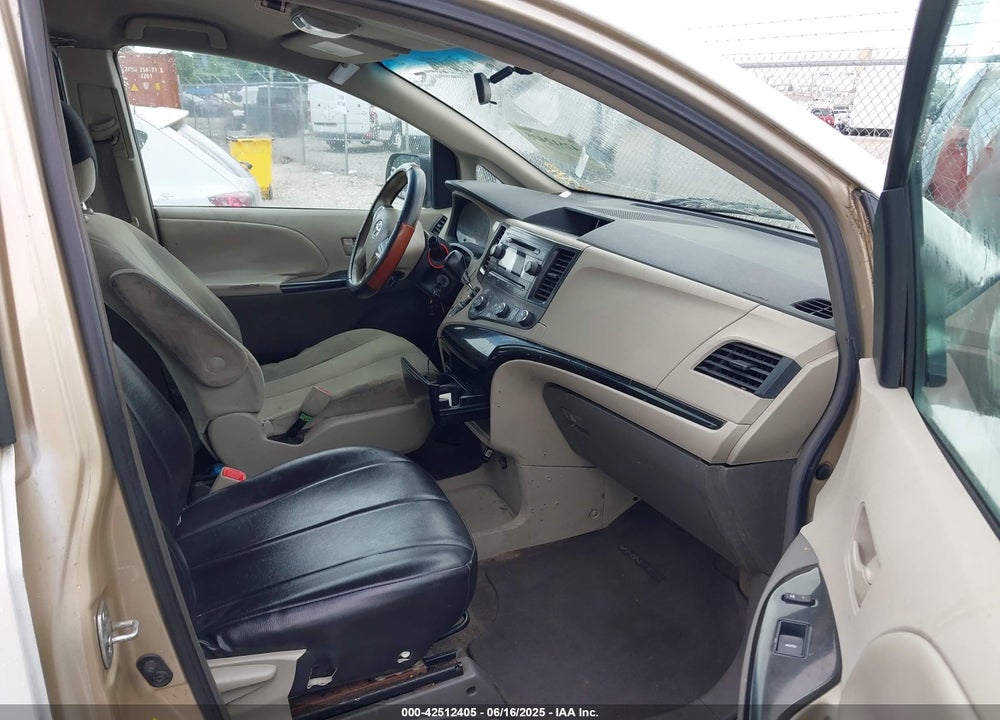 2011 TOYOTA SIENNA VIN: 5TDZK3DCXBS117074