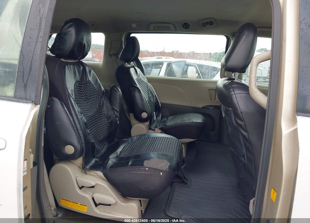 2011 TOYOTA SIENNA VIN: 5TDZK3DCXBS117074