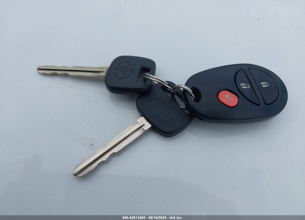 2011 TOYOTA SIENNA VIN: 5TDZK3DCXBS117074