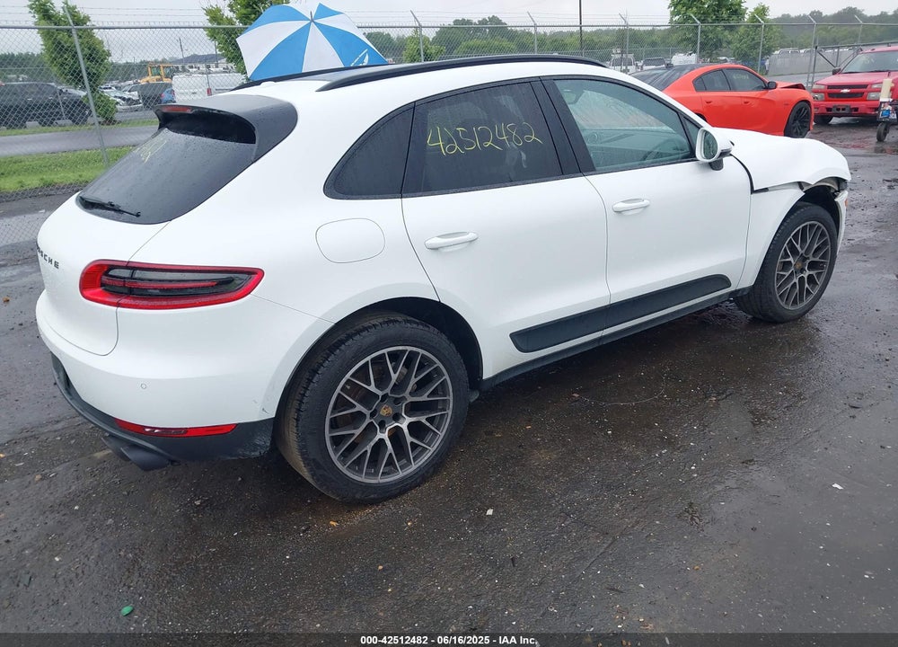 2016 PORSCHE MACAN VIN: WP1AB2A59GLB47204