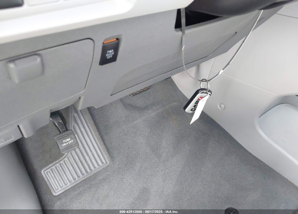 2019 TOYOTA SIENNA XLE 8 PASSENGER VIN: 5TDYZ3DC4KS994778